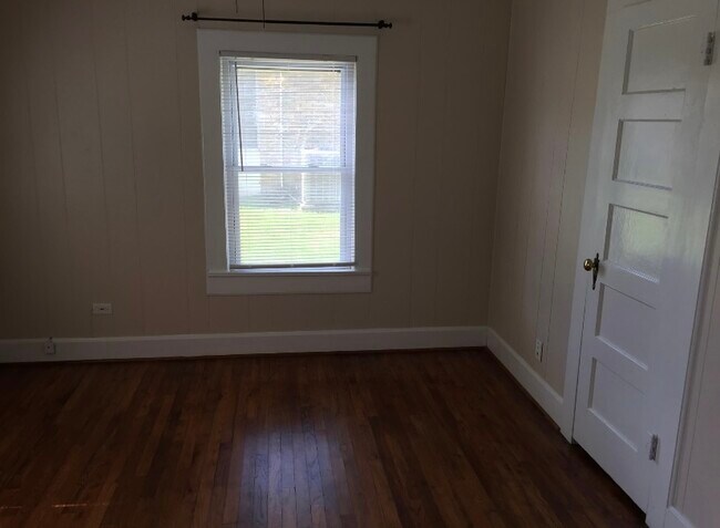 Building Photo - 916 Avenue M