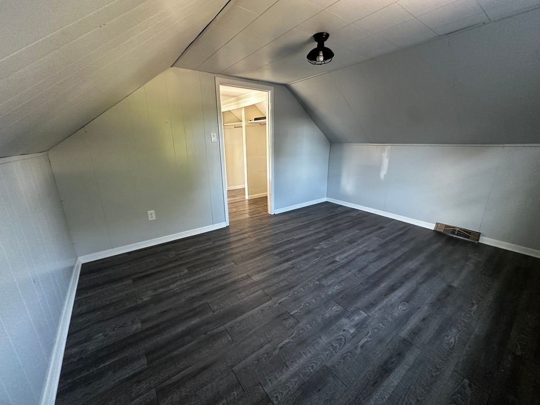 Building Photo - 1502 Lake St