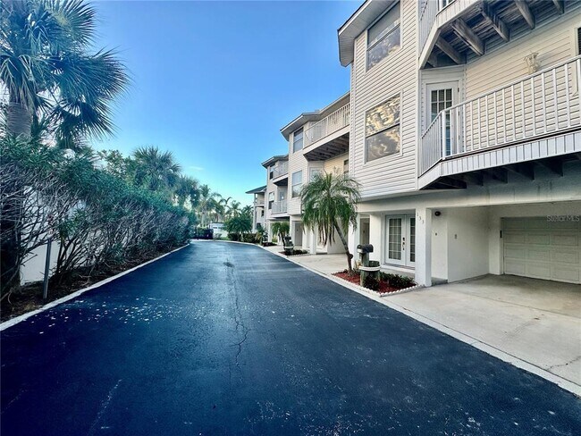 Building Photo - 135 Shoals Cir