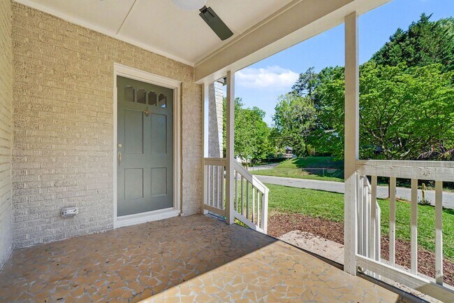 Building Photo - 490 Lynnhaven Dr SW