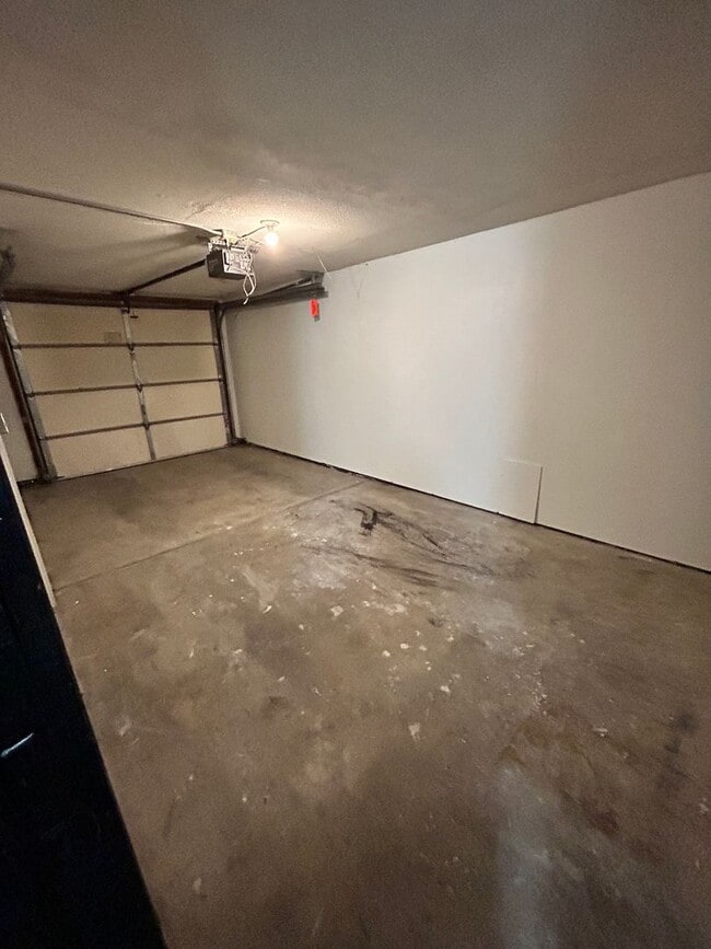 Building Photo - Unique two bedroom 1 1/2 bath with additio...