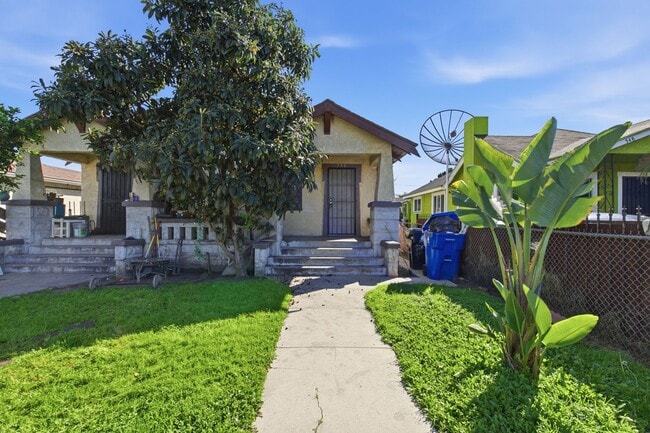 Building Photo - 350 E 60th St