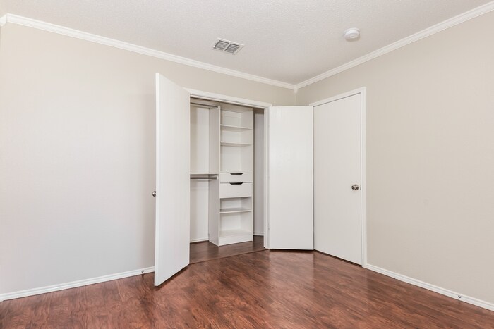 Building Photo - 1429 Hickory Creek Ln