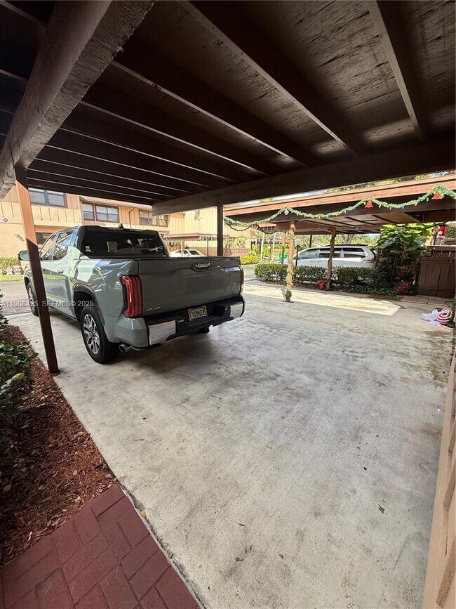 Building Photo - 9986 Royal Palm Blvd