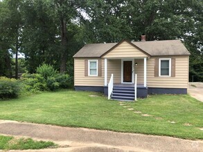 Building Photo - Beautiful Remolded Home Near Downtown Spar...