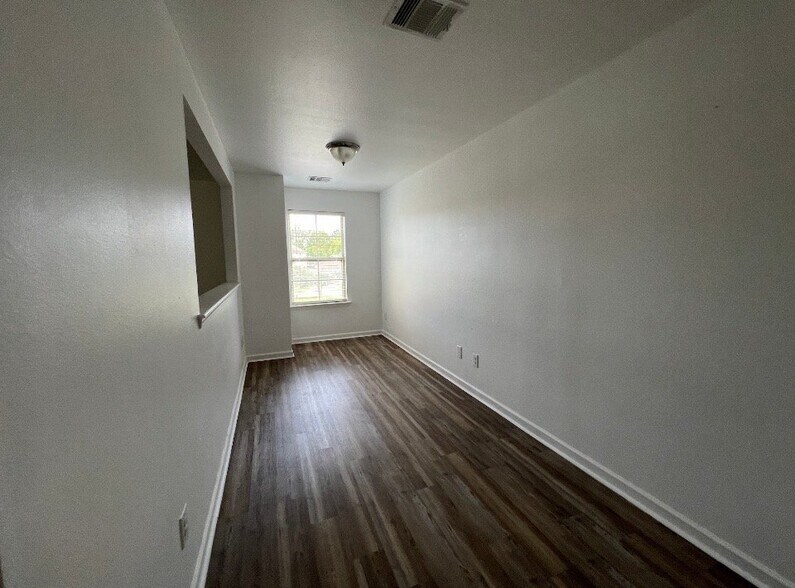 Building Photo - 10575 Dodger Dr