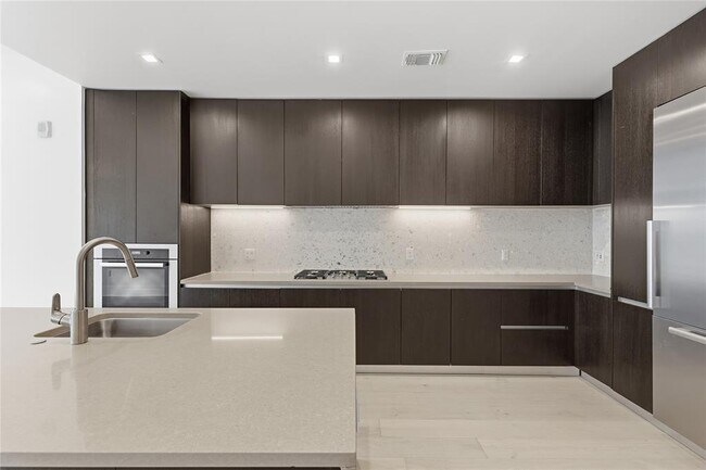 Building Photo - 501 West Ave