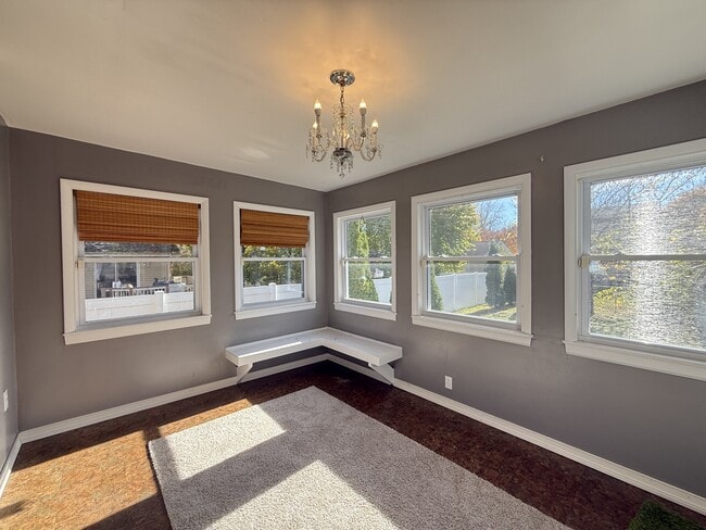 Building Photo - 2447 Roanoke Dr