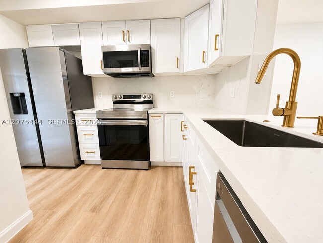 Building Photo - 2548 Centergate Dr