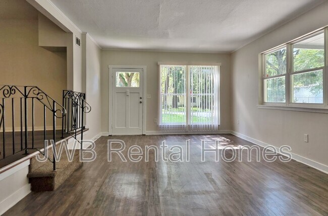 Building Photo - 214 Santa Barbara St