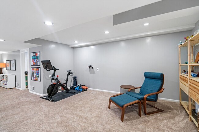 Building Photo - 5191 Linnean Terrace NW