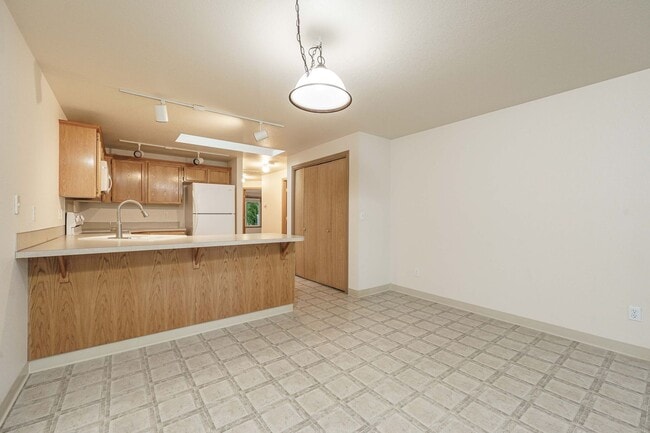 Building Photo - Bright Single-Level Vancouver Home with Garage, In-Unit Laundry, and Private Patio