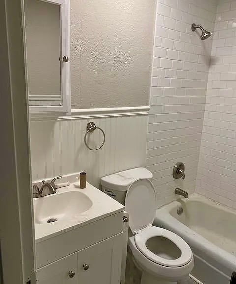 Bathroom - 415 S Sugar Creek Blvd