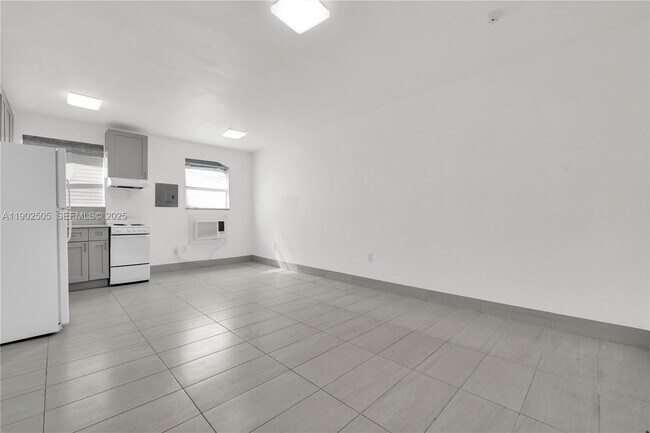 Building Photo - 13390 NE 6th Ave