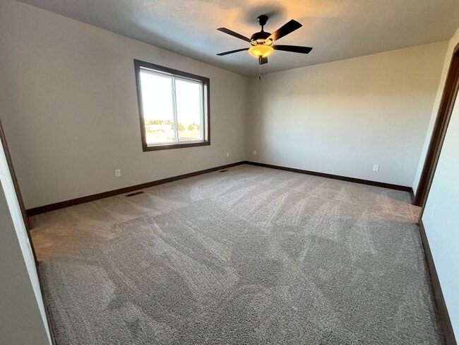 Building Photo - Newly Built 3 Bed/2.5 Bath Townhome in Aspen Ridge!