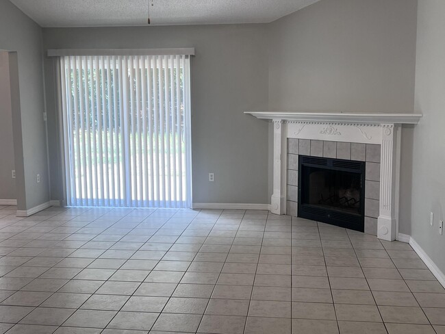 Building Photo - 2809 Geronimo Dr