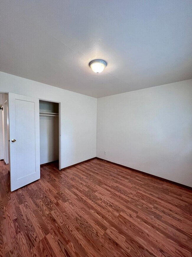 Building Photo - 4720-34 Wilson Ave