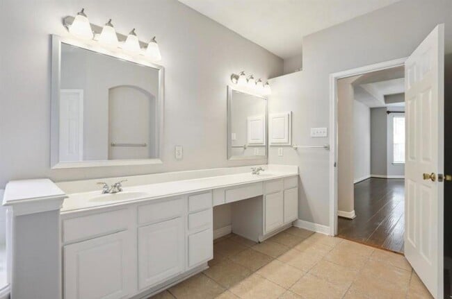 Building Photo - 2203 Centerbrook Ln