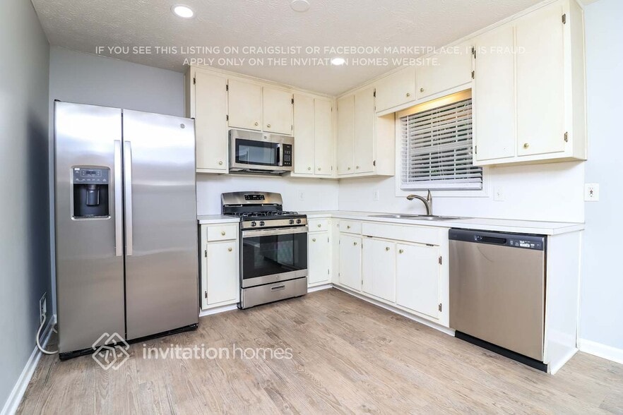 Building Photo - 3795 Cherokee Overlook Dr