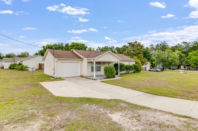 Building Photo - 15 Flora Cove