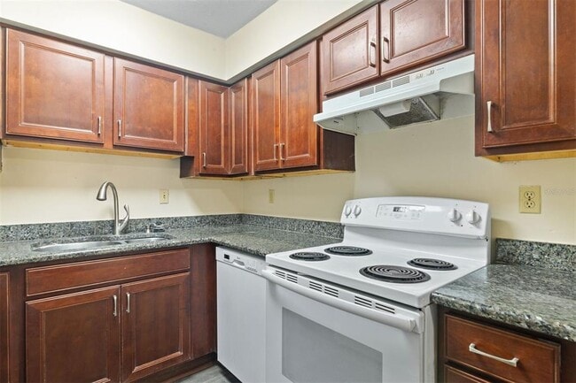 Building Photo - 2635 SW 35th Pl