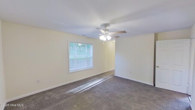 Building Photo - 4158 Breezewood Dr