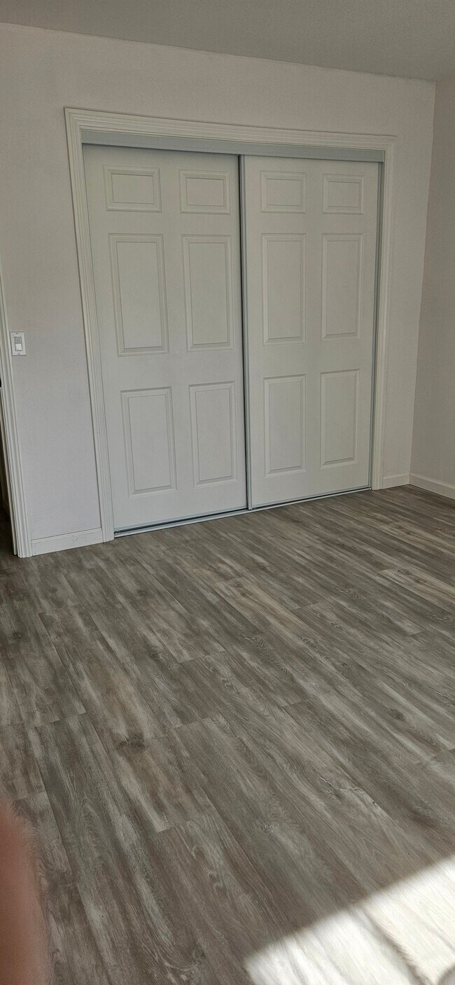 Building Photo - 7110 Rainbow Dr