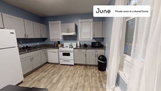 Building Photo - Room in Shared 3 bed/1 bath home