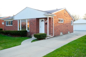 Building Photo - 14255 Cavell St
