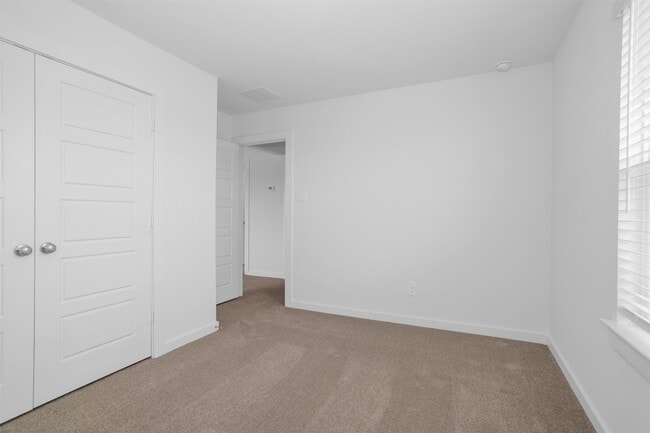 Building Photo - 304 Willow Sage Ct