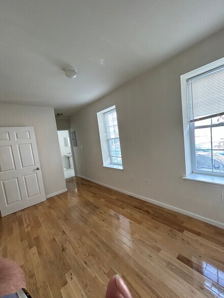 Building Photo - 3901 Baring St