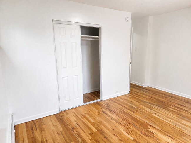 Building Photo - 801 N Dahlia St