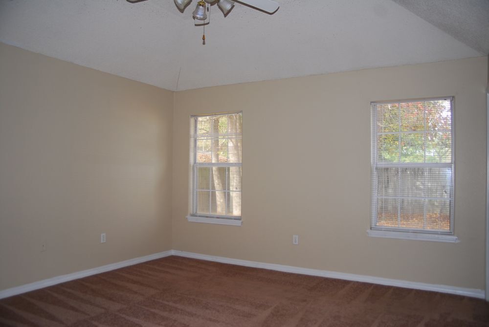 Building Photo - 14486 Williamsburg Dr
