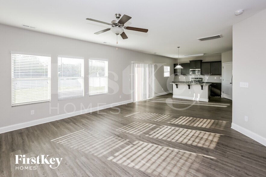 Building Photo - 9225 Evans Creek Ct