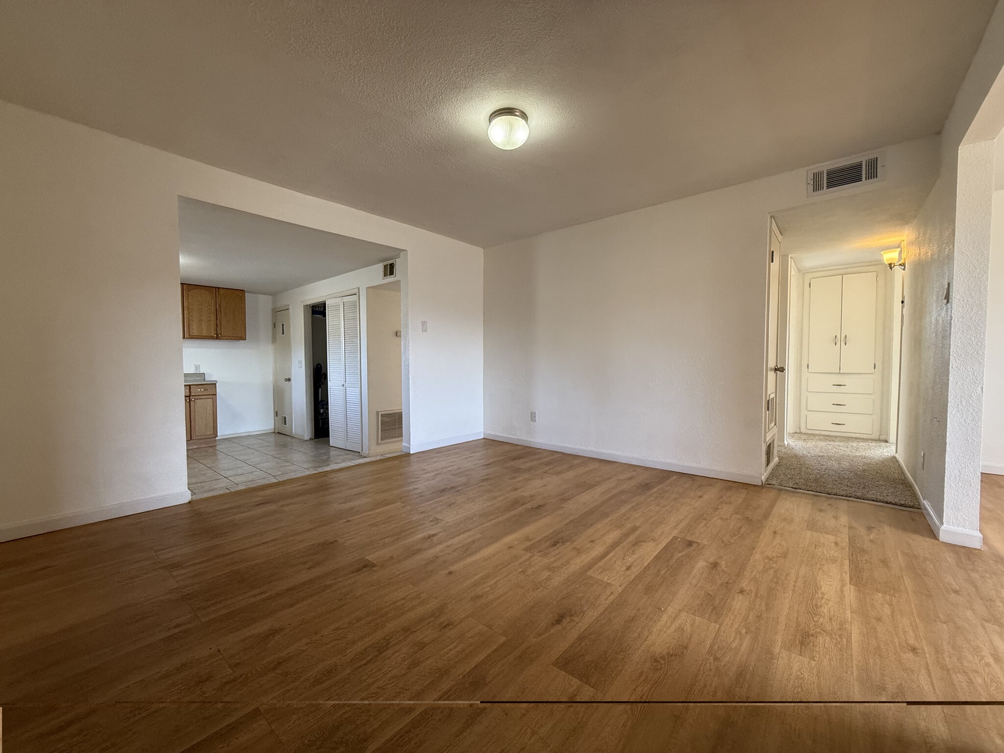 Building Photo - 123 E Apache St