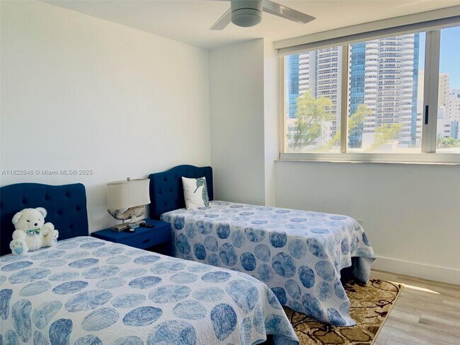 Building Photo - 6422 Collins Ave