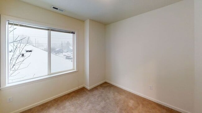 Building Photo - Now Showing- Charming 3-Bedroom Townhome in Lively Lents Neighborhood - Your New Home Awaits!