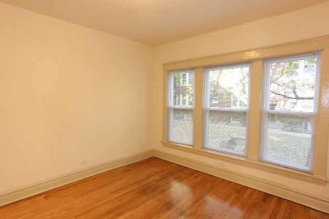 Building Photo - 4710 N Racine Ave