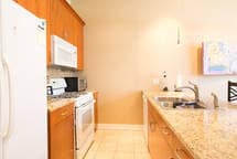 Kitchen - 1105 Mayberry Plaza