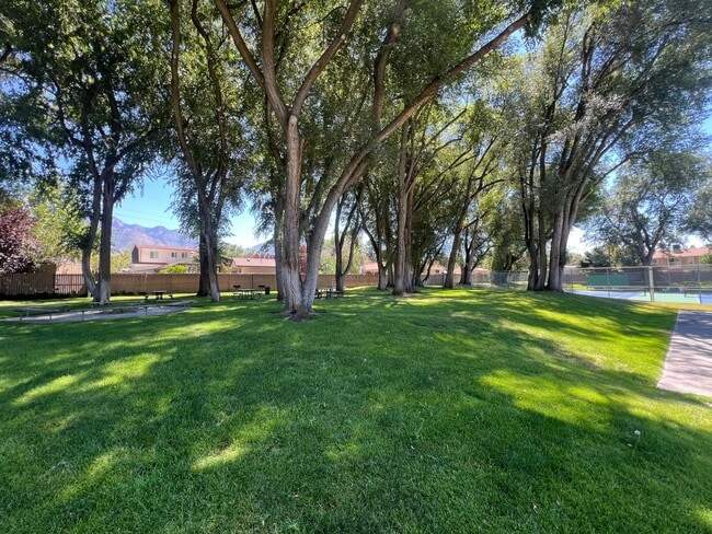 Building Photo - Rare Opportunity to Rent a Park Place Town...