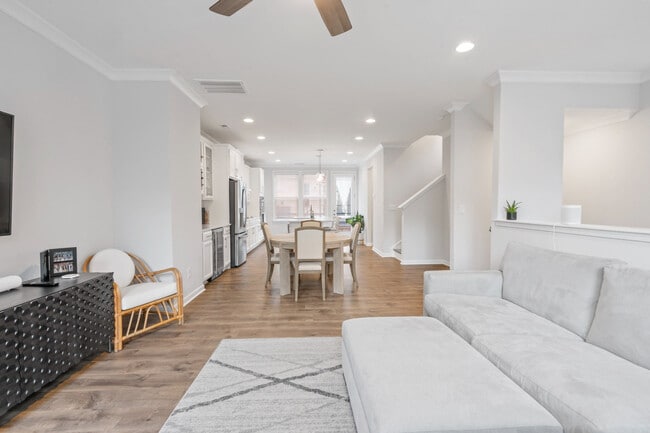 Building Photo - 214 Maidstone Trail