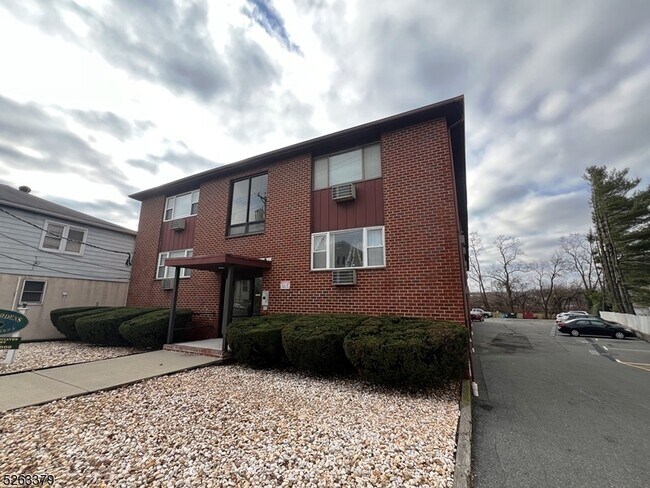 Building Photo - 747 Riverside Ave