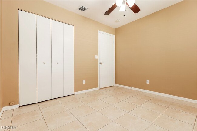 Building Photo - 15619 Sunny Crest Ln