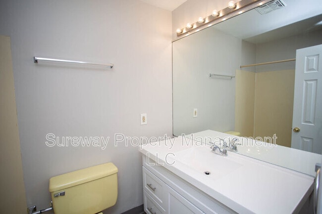 Building Photo - 171 Echelon Rd