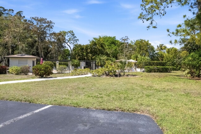 Building Photo - 1023 Pine Isle Ln