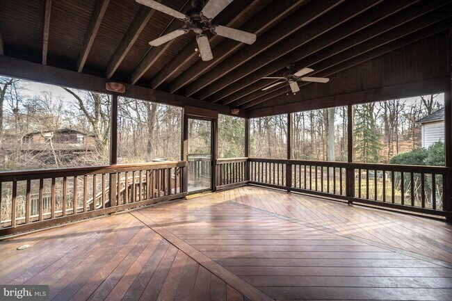 Building Photo - 8815 Surrey Ct