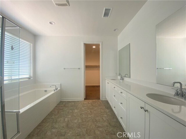 Building Photo - 2932 E Silver Sky Dr