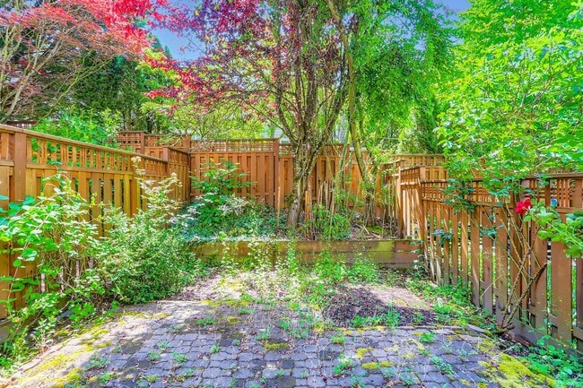 Building Photo - Elegant Forest Heights 3 bedroom, 3 bath Brownstone Home!