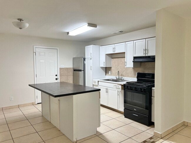 Building Photo - 1515 Quail Creek Rd