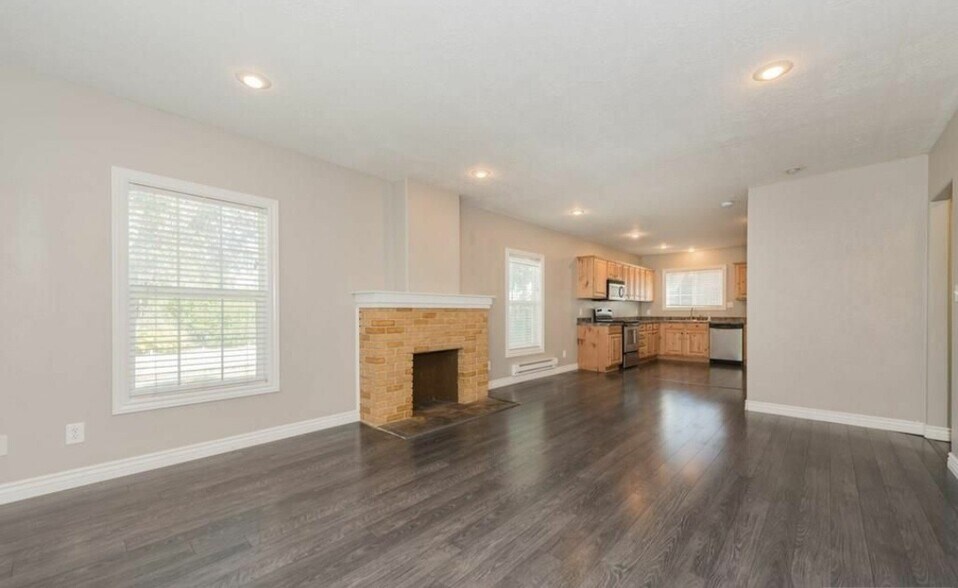 Building Photo - 594 J St